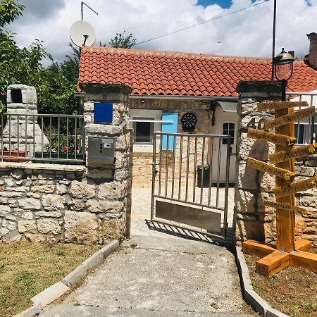 Holiday House Carpe Diem Pula Apartment Exterior photo