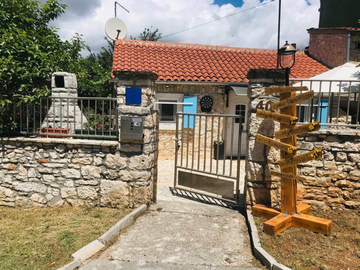 Holiday House Carpe Diem Pula Apartment Exterior photo